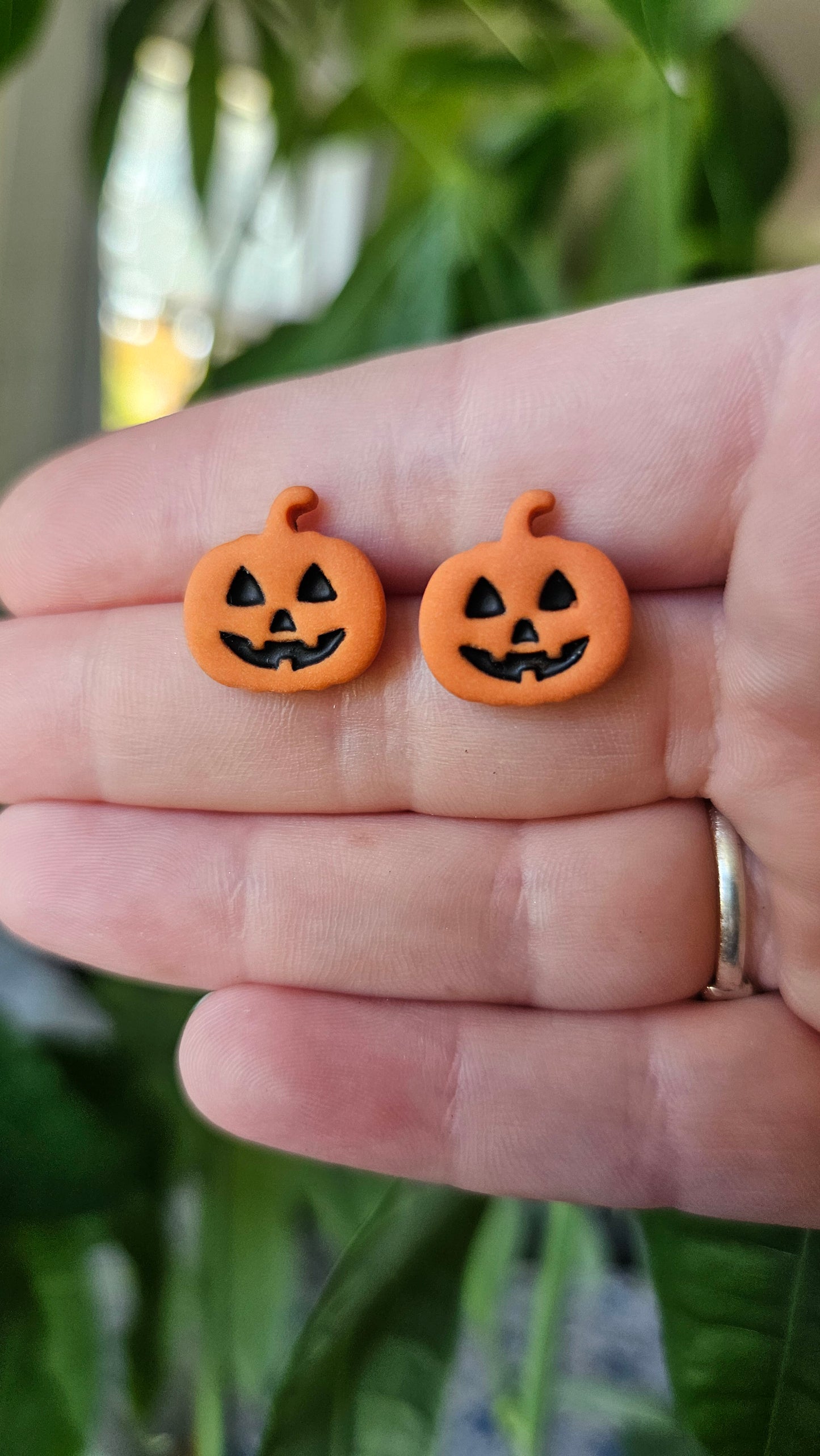 Spooky season studs